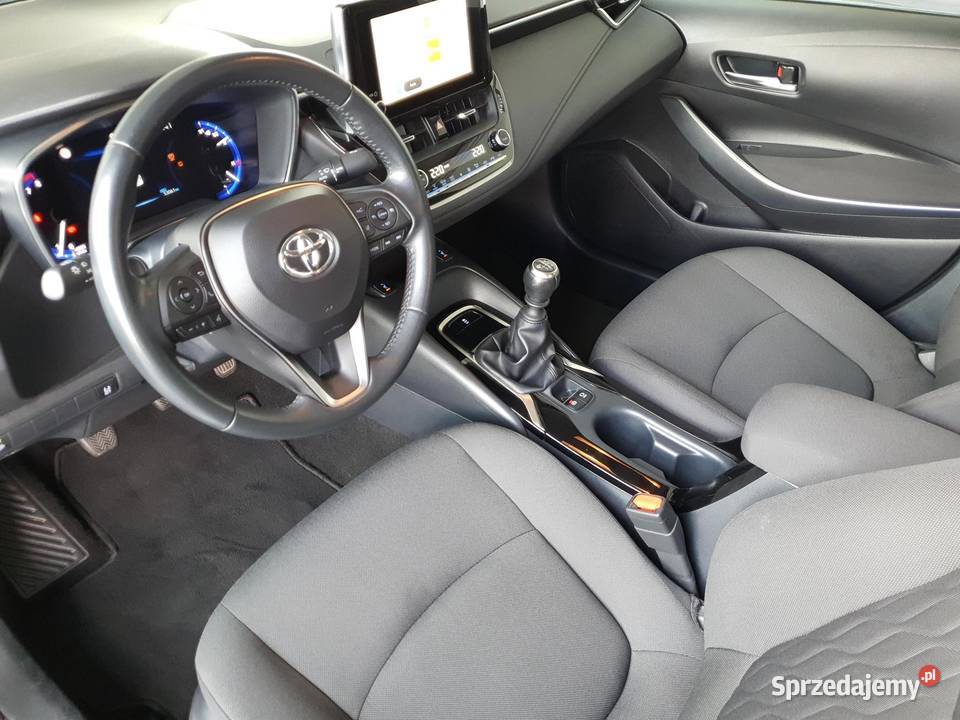 TOYOTA Corolla Sedan 15 Comfort 125 pakiet TECH