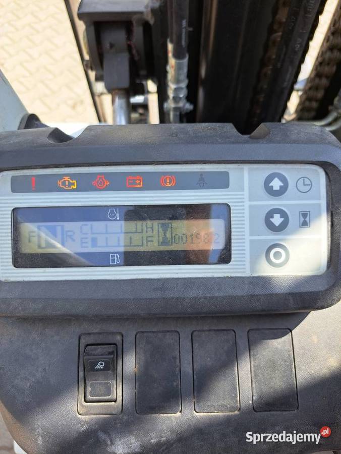 Czołowy wózek widłowy Unicarriers DX32 gaz Poznań