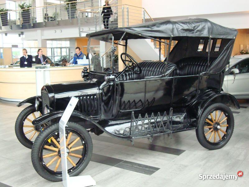 Samochód stulecia FORDT z 1917 r kolekcji Piaseczno