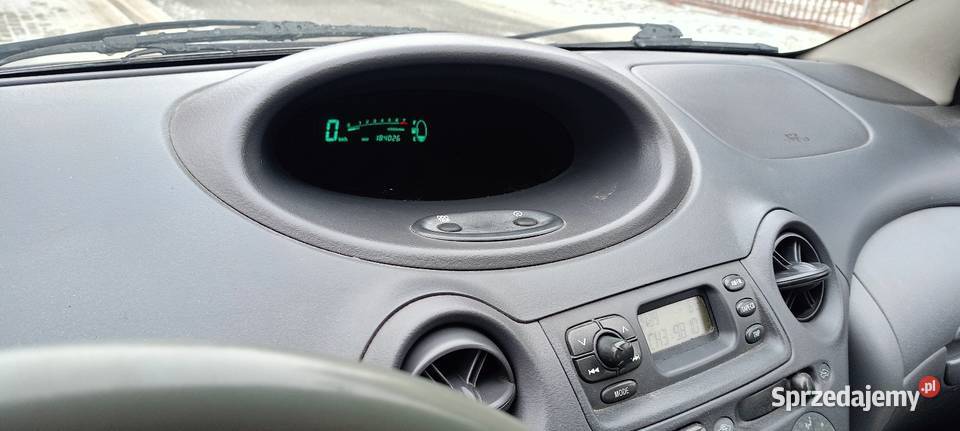 Toyota Yaris stanNiskie spalanie 70KM Świętne
