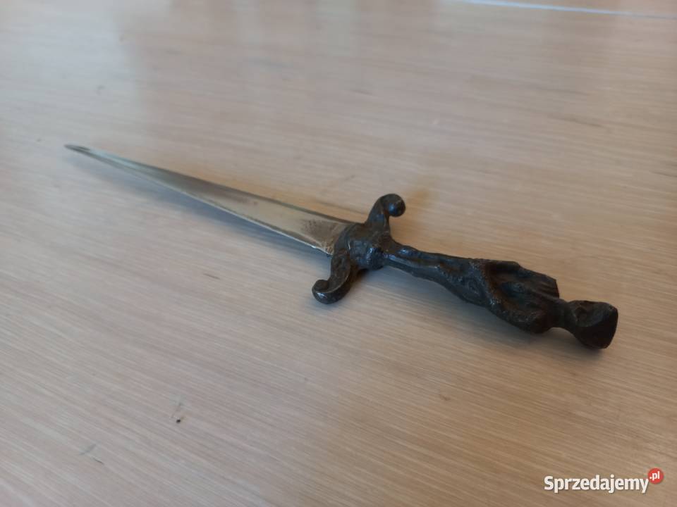 Zabytkowy nożyk do kopert Piastów