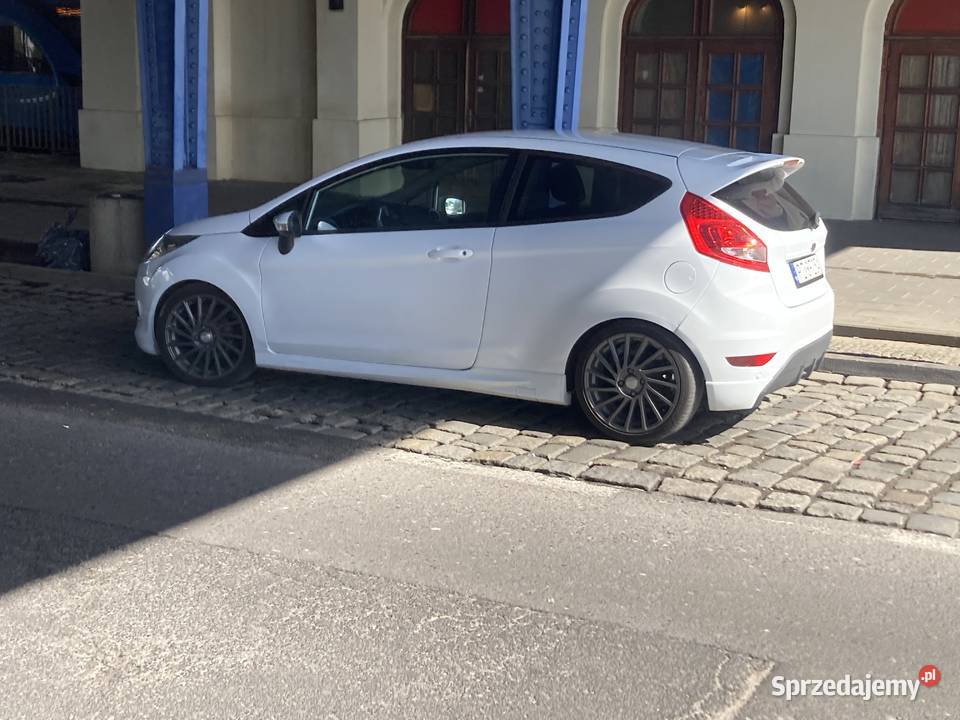 Fiesta cała uszkodzona Pobiedziska