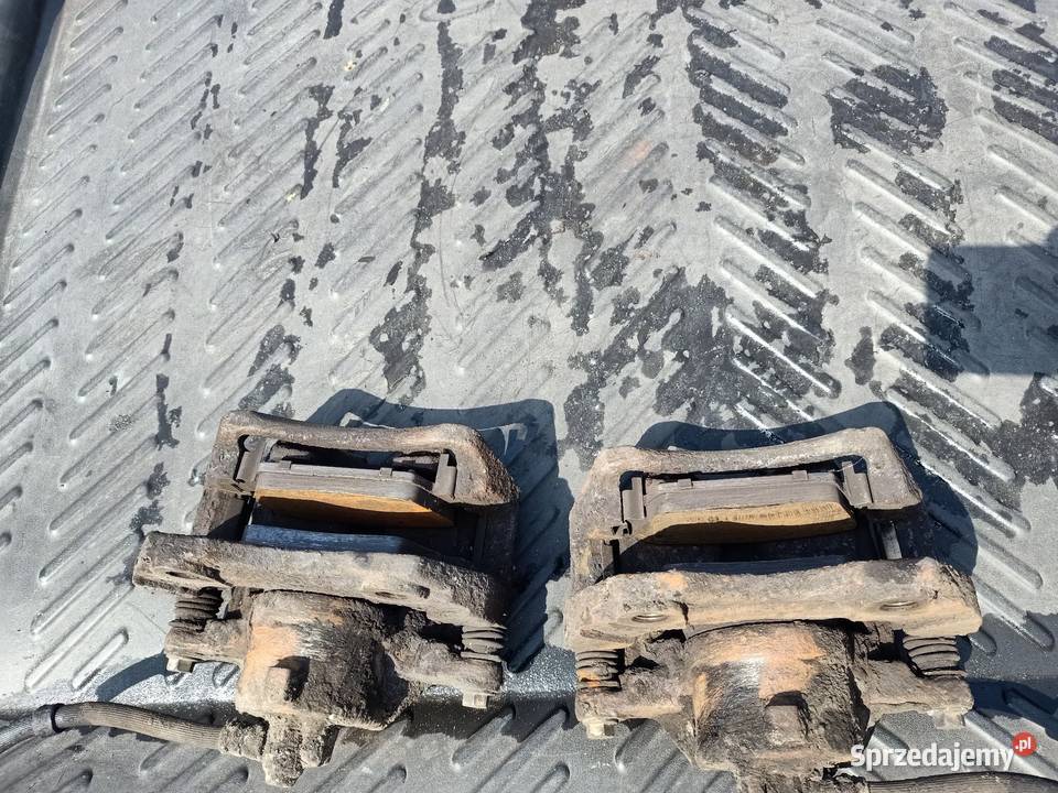 Zacisk hamulcowy jarzmo przód prawy lewy nissan Szczecin sprzedam