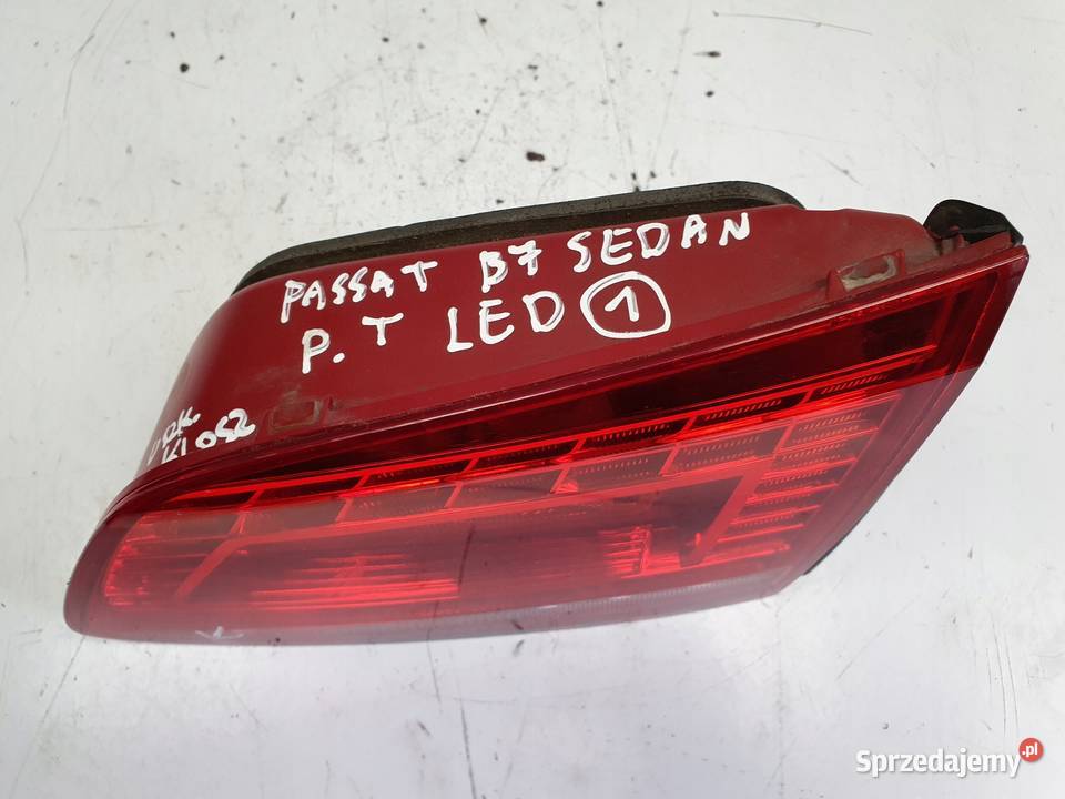LAMPA PRAWA VW Passat B7 sedan 1014 TYLNA W Rudka