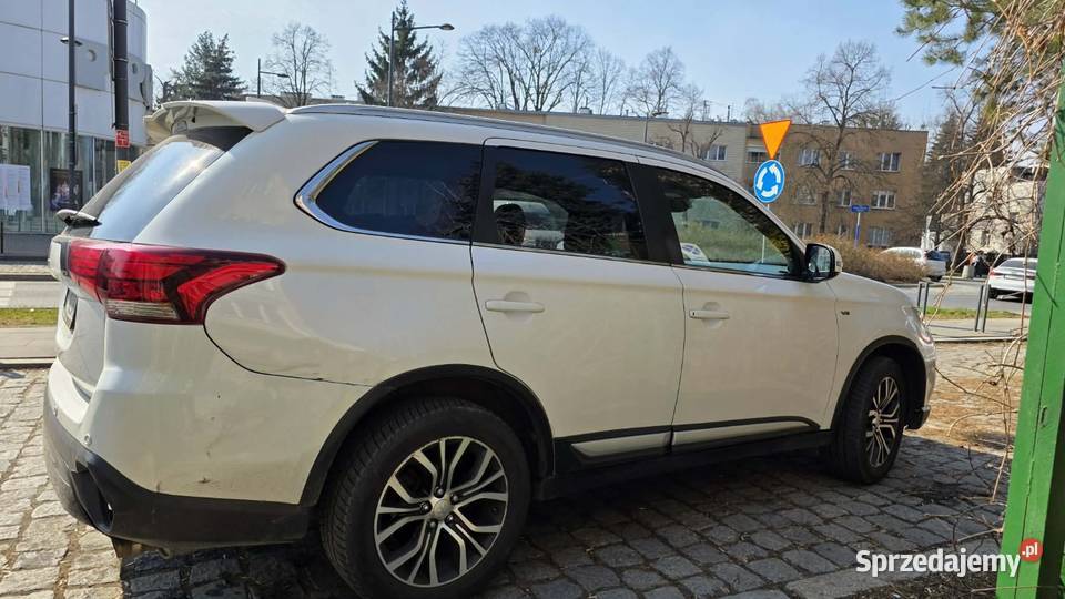Mitsubishi Outlander III 30 V6 gaz Rok produkcji 2016 Warszawa sprzedam
