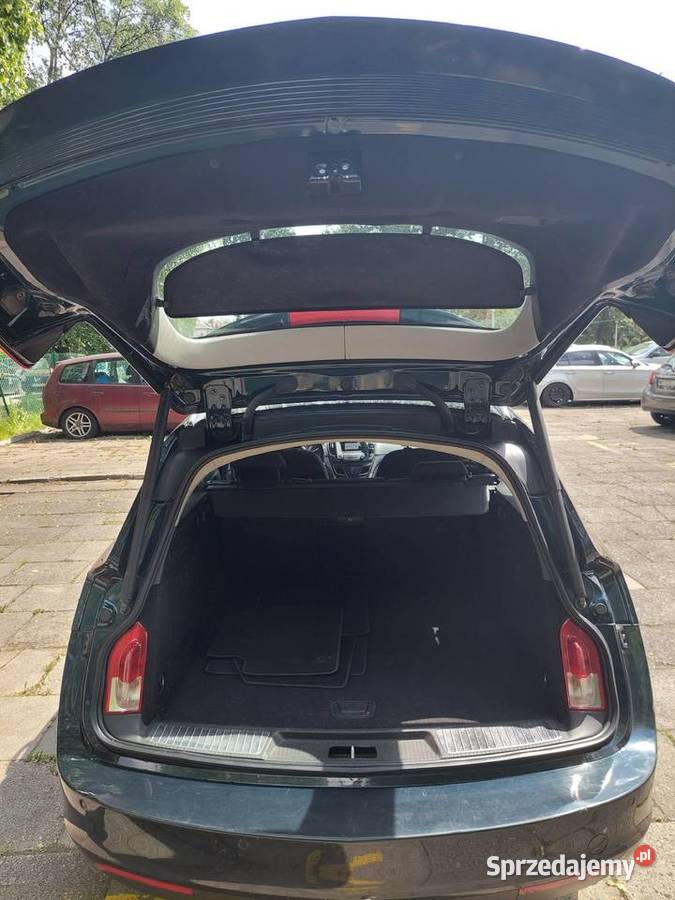 Opel Insignia kombi salon niski przebieg serwis Warszawa