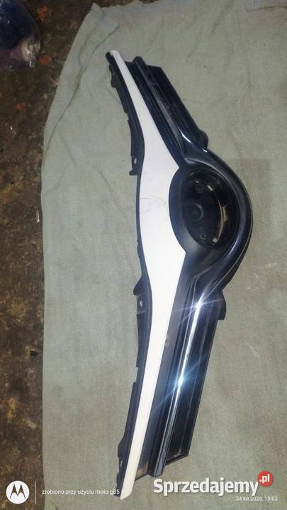 Grill atrapa przednia Toyota Yaris 2015 dolnośląskie Lubin