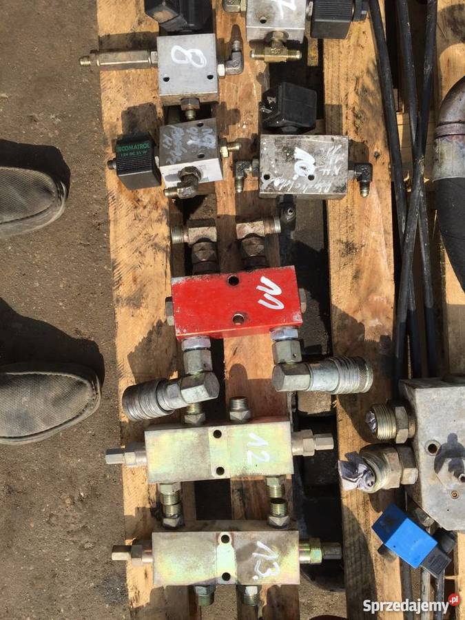 Rozdzielacz przedni zawory sekcje Fiat Hitachi Części do maszyn budowlanych Kosakowo