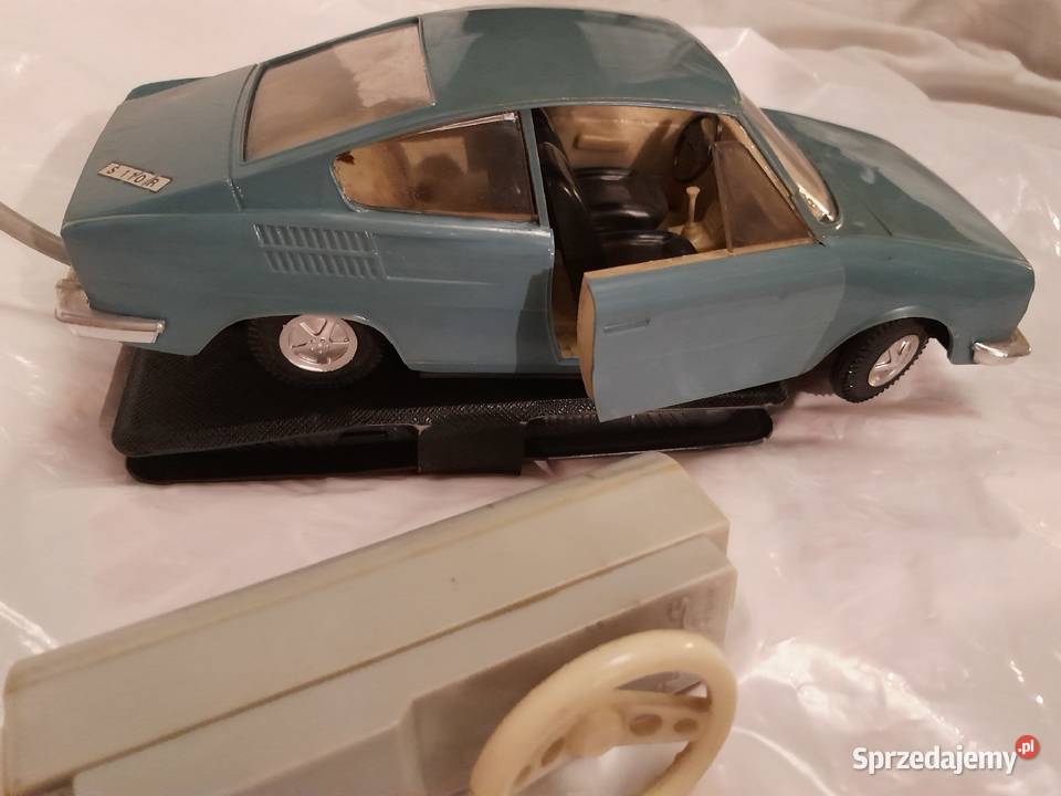 Czechosłowacja samochód zabawkowy Skoda 110R Warszawa