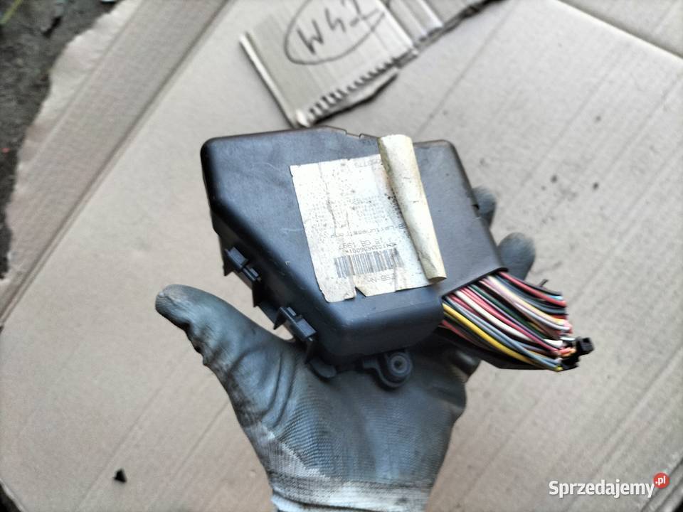 VW GOLF 4 MK4 SKRZYNKA BEZPIECZNIKÓW KONSOLI Kamień-Kolonia