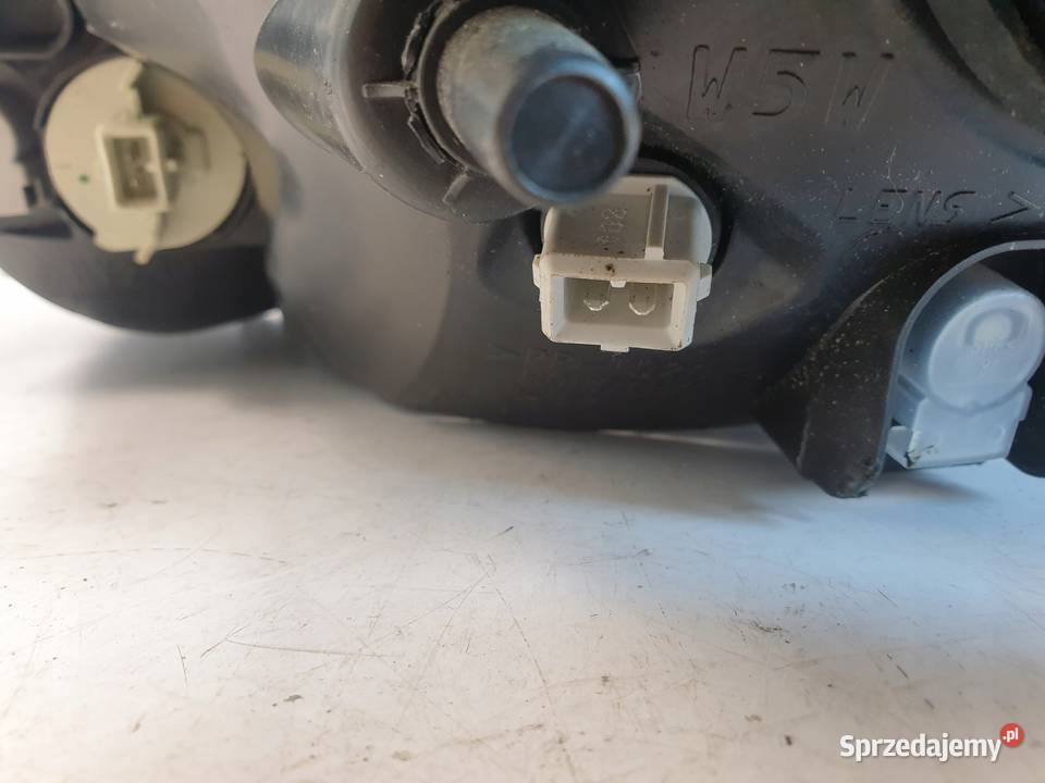 LAMPA PRAWA Toyota Aygo PRZEDNIA prawy przód osobowe Rudka
