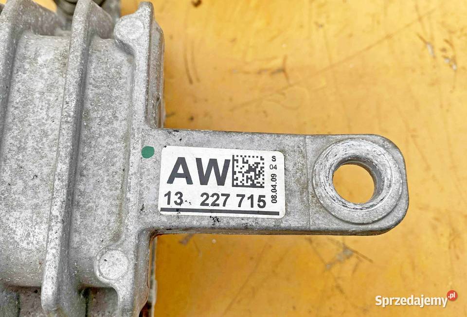 OPEL INSIGNIA 20 220 PODUSZKA SILNIKA 13227715 Radom