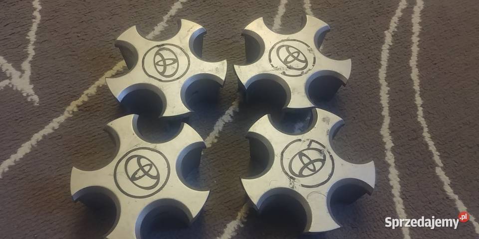 dekielki Toyota 20510 Piaseczno sprzedam