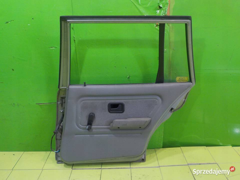 BMW 3 E30 25 B 89r KOMBI drzwi prawe tyl Suków sprzedam