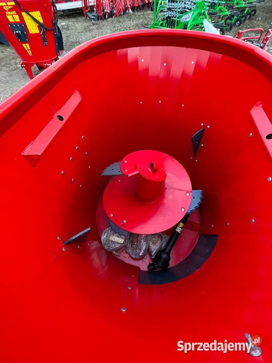 Wóz paszowy pionowy zawieszany FIMAKS 15m3 ECO