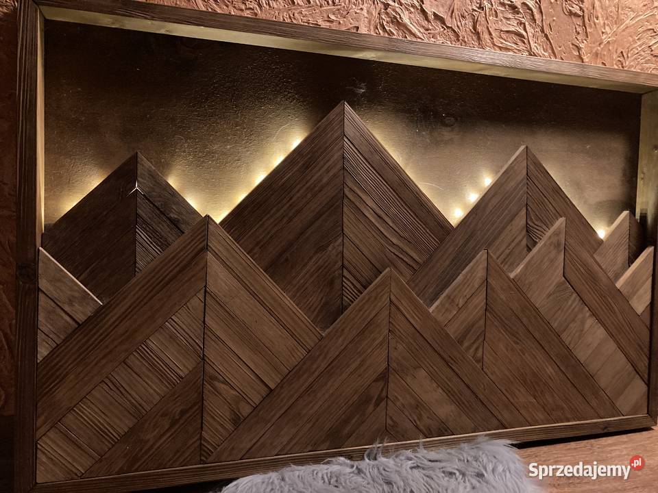 Drewniany obraz z podświetleniem led góry