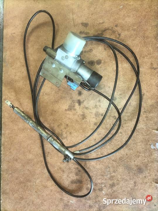 Siłownik tylnej hydroklapy BMW E65 E66 osobowe