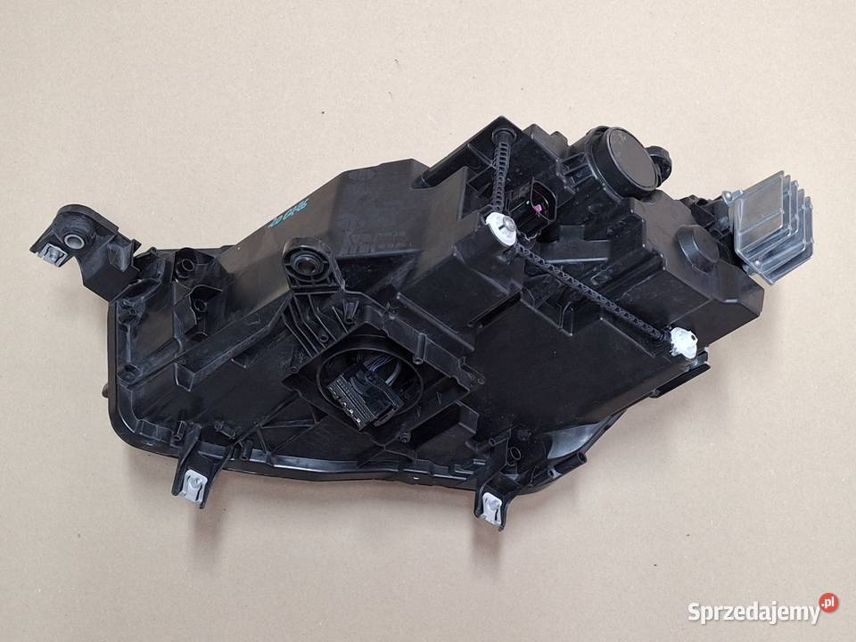 SEAT ATECA LIFT REFLEKTOR PRAWY FULL LED LAMPA Bieleń