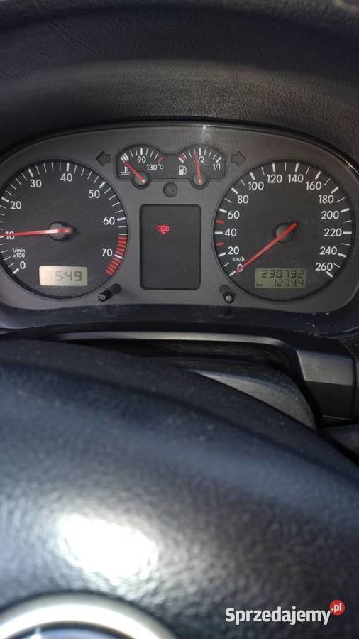 Volkswagen Golf 16dm3 105 2001r benzyna Świdnica