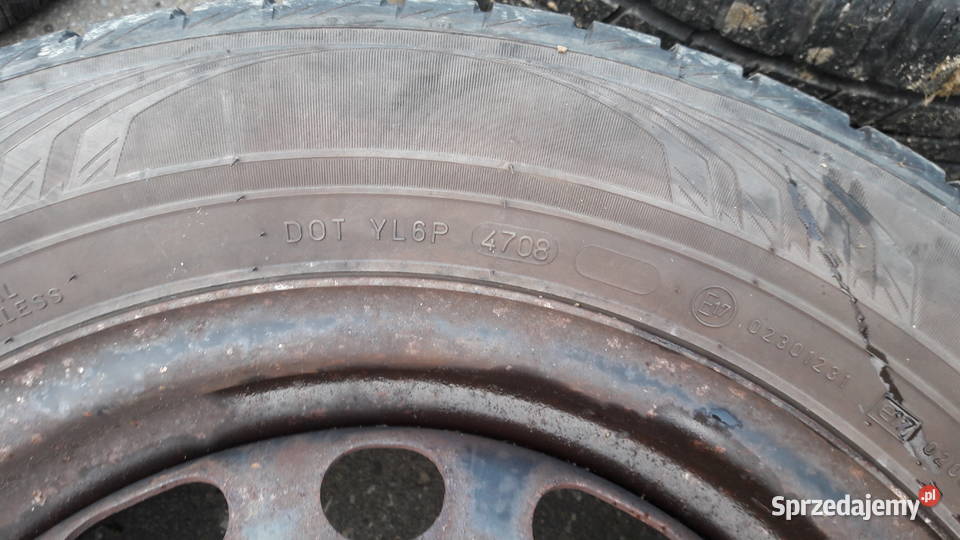 Opony zimowe Nokian 19565 15 z felgami 5x 1143