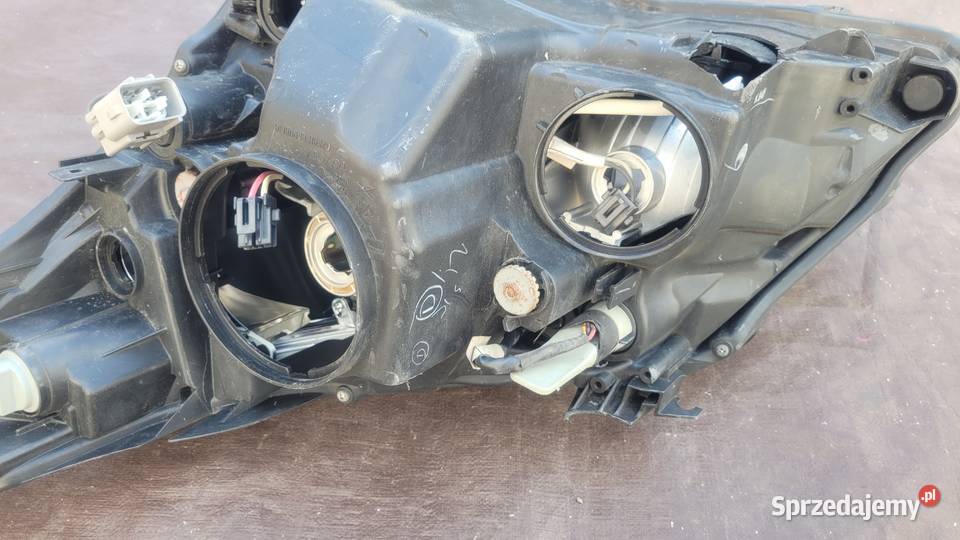 TOYOTA AVENSIS T27 LIFT PRAWA LAMPA PRZÓD Ruda Śląska