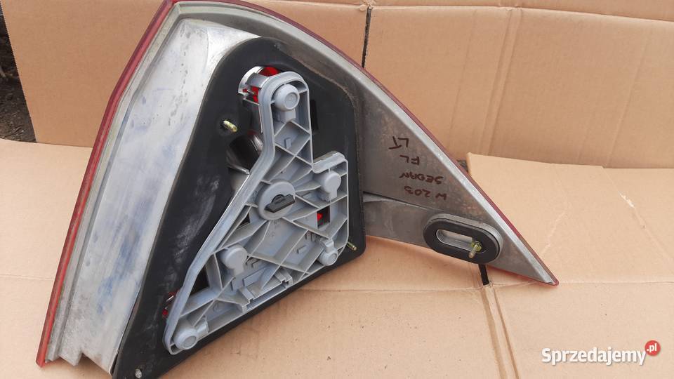 lampa prawa lewa tył tylna mercedes c w203 sedan dolnośląskie Dębno