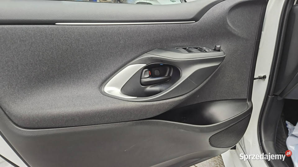 Toyota Yaris Hybrid 15 Comfort Z Polskiego Yaris sprzedam