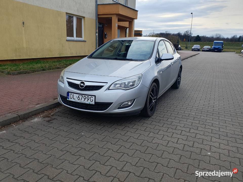 Opel Astra J z silnikiem 14T 120 5d uszkodzony dolnośląskie Wrocław