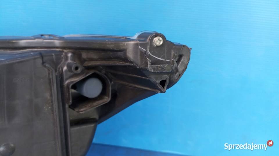 LAMPA PRAWY PRZÓD REFLEKTOR EU LED 10018015 Nowy Tomyśl