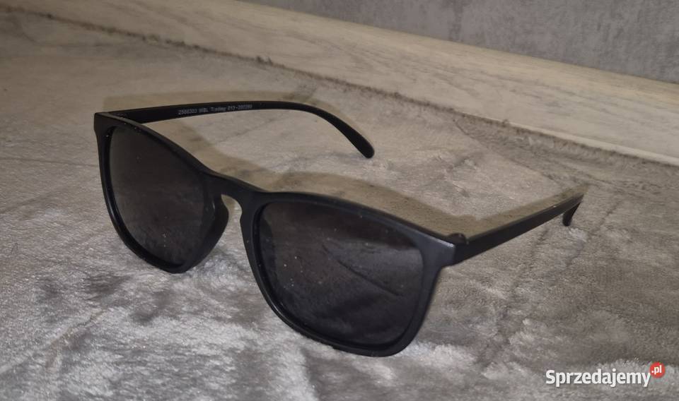 Okulary przeciwsłoneczne chłopiec