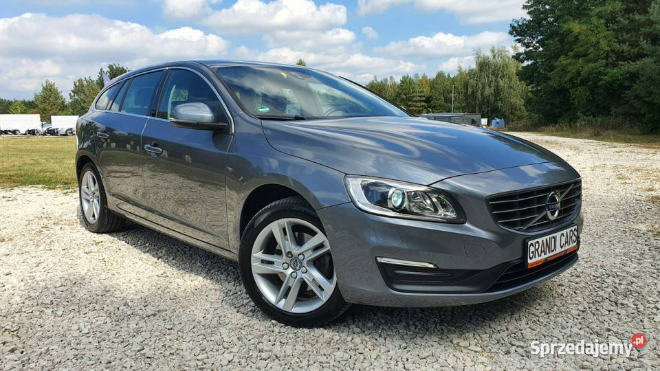 Volvo V60 20 D4 190 Momentum NAVI BiXenon Skóra Rok produkcji 2017 sprzedam
