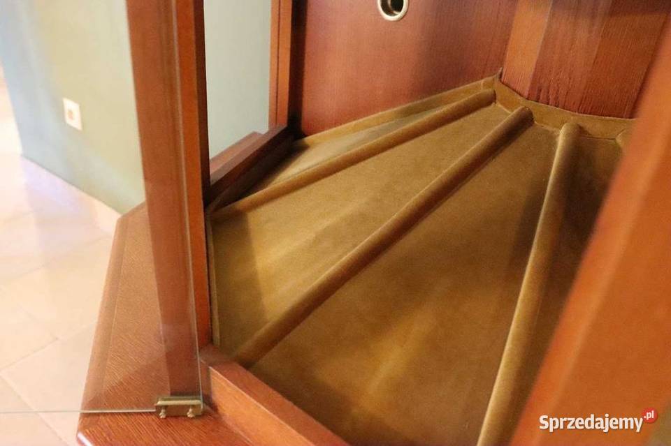 Ekskluzywna witryna na wino drewno szkło śląskie Góra