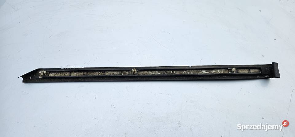 Listwa błotnika prawy tył mercedes w208 Zbąszyń
