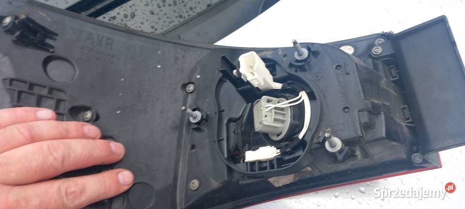 Sprzedam lampa tylna lewa toyota avensis t29 Oświetlenie Kraków