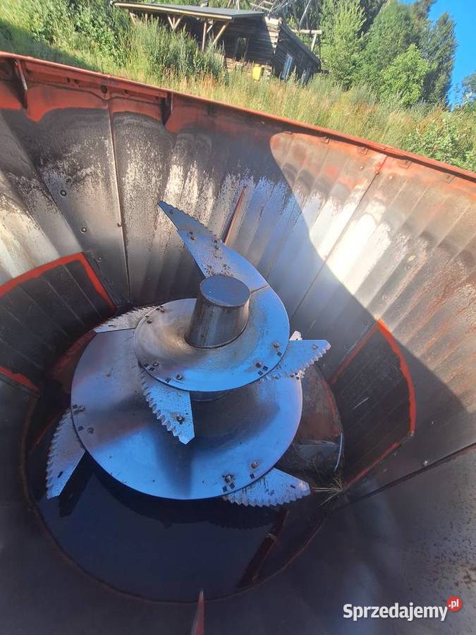 Wóz paszowy kuhn 870 Grybów