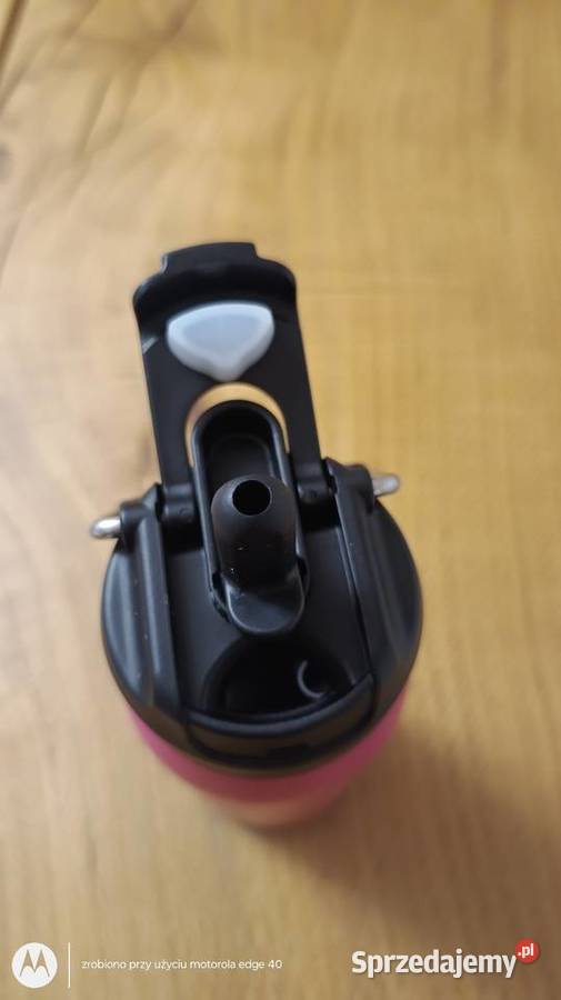 Izolowana butelka sportowa marki Bottle Bottle Ciechanów