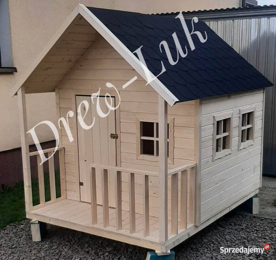 Duży drewniany domek dla dzieci