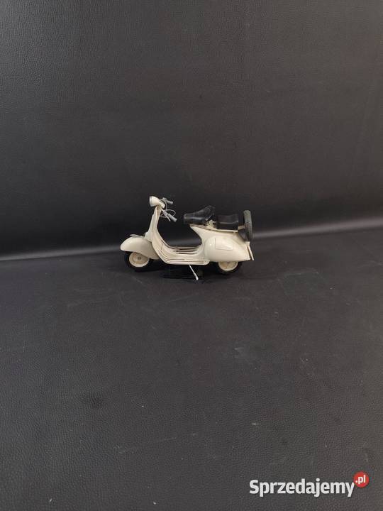 Model Kolekcjonerski Piaggio Vespa 150 Ray Poddębice