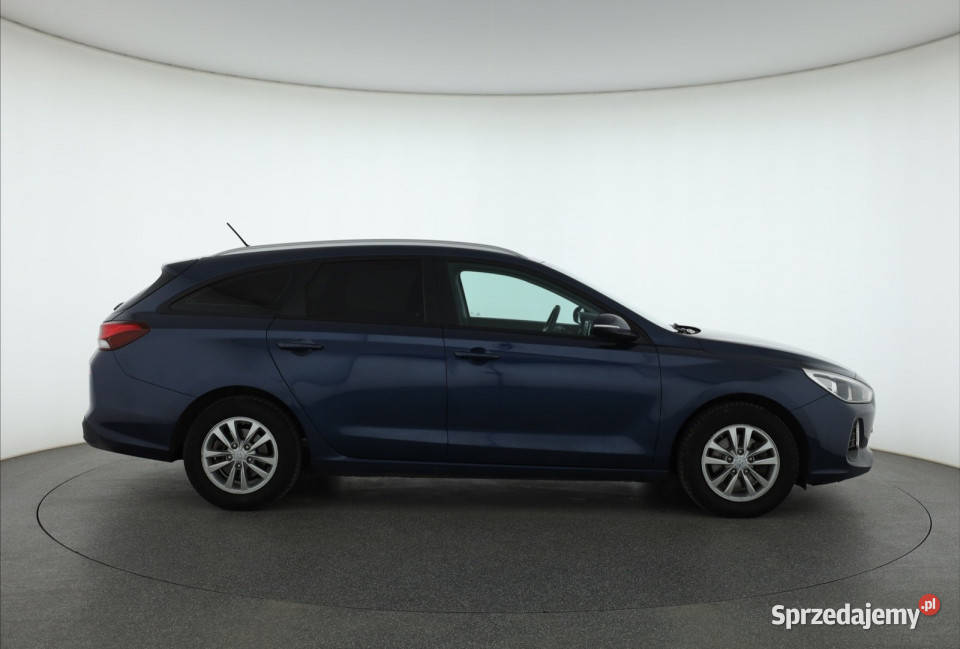 Hyundai i30 14 TGDI światła do jazdy dziennej
