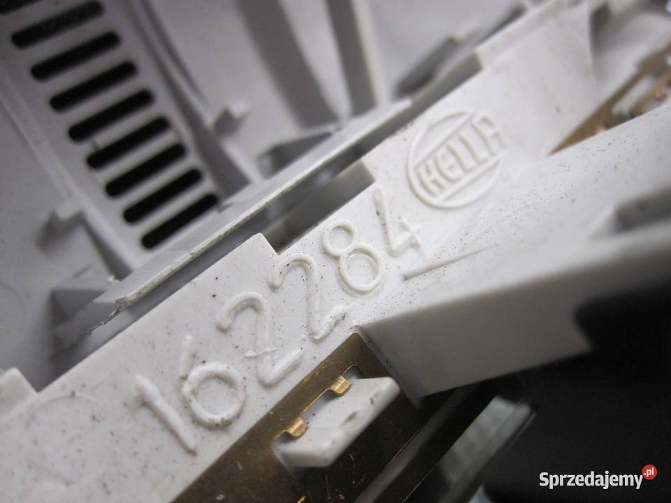 OPEL CORSA E 17r lampka podsufitki 13166476 Motoryzacja świętokrzyskie Kielce