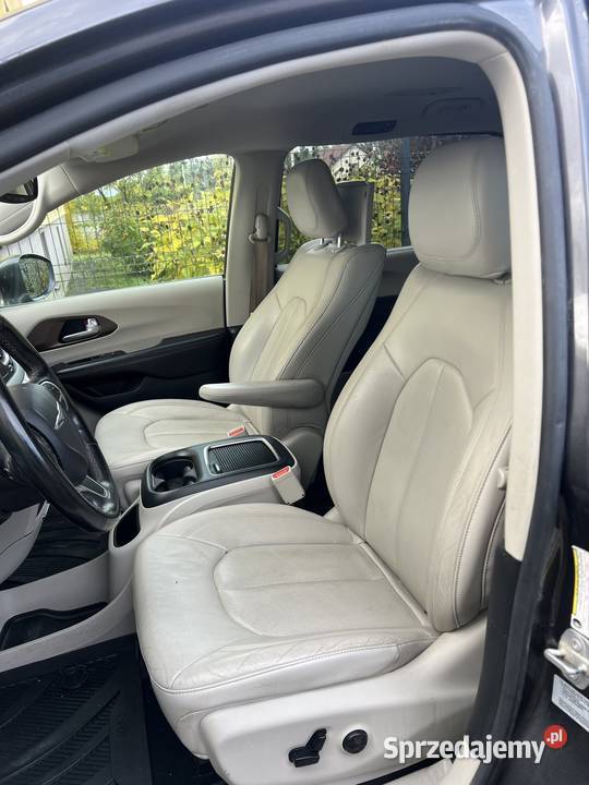 Chrysler Pacifica 2018 ładny automat monitory w Majków