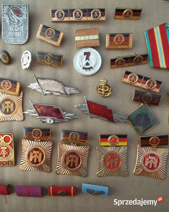 Stare Odznaki DDR Sztuk 54 Militaria