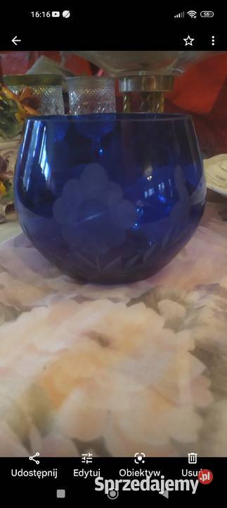 Wazon kryształowy kobaltowy rzeźbiony kula