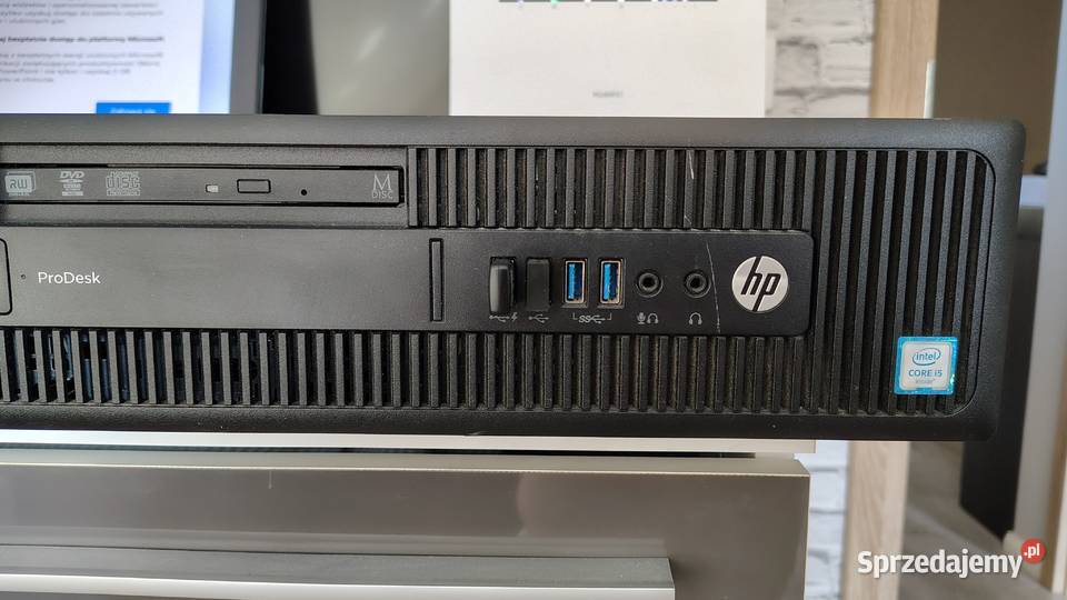 Komputer HPMonitor ISUSGłośniki CRETIVE CD/RW  Karwica