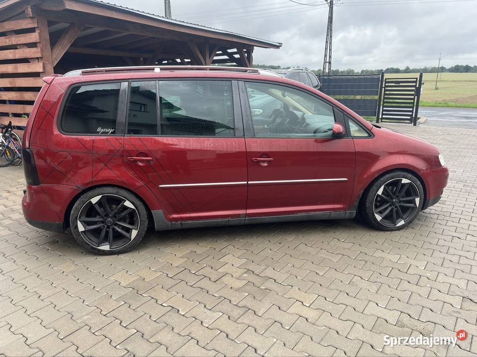 VW Touran 20 FSI benzyna 2006 r Rok produkcji 2006 Uniejowice