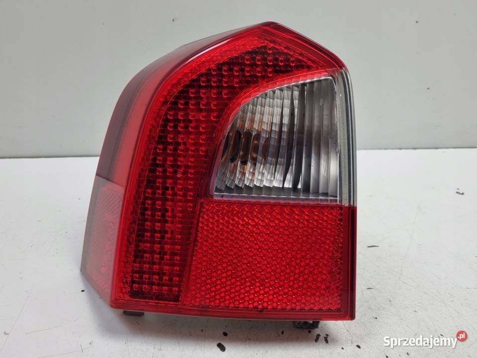 Volvo V70 III XC70 TYLNIA TYLNA LAMPA LEWA lewy lubelskie Chełm