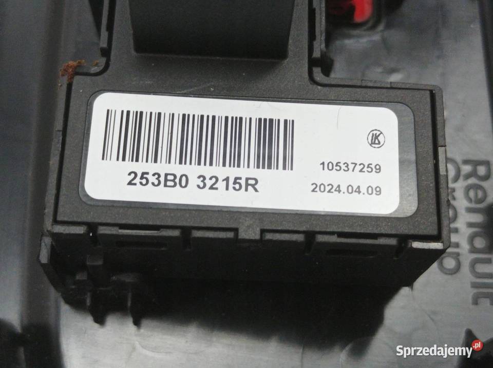 LAMPKA PODSUFITKI Dacia Duster III 2024 Rok produkcji 2024