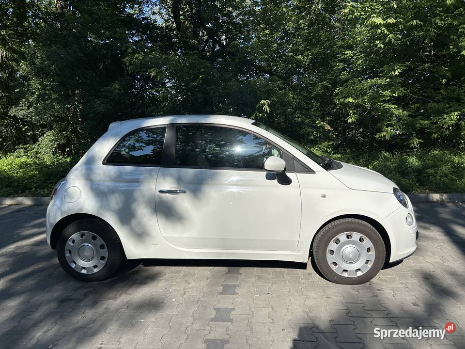 Fiat 500 2009 r 12 benzyna biały 139000 Piaseczno