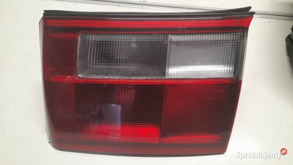 Toyota Carina E kombi lampa tył prawa w klapę Goleniów