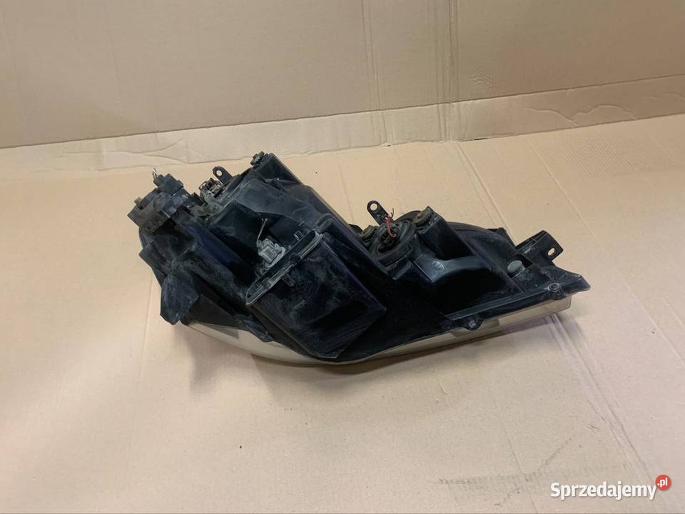 Reflektor lampa przód lewa prawa Toyota avensis Lampy przednie Szczecin